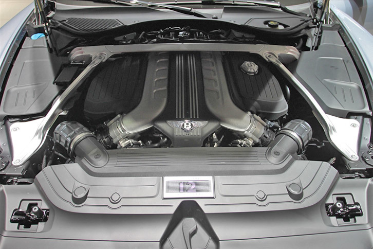 ベントレー・コンチネンタルGT（エンジンルーム）