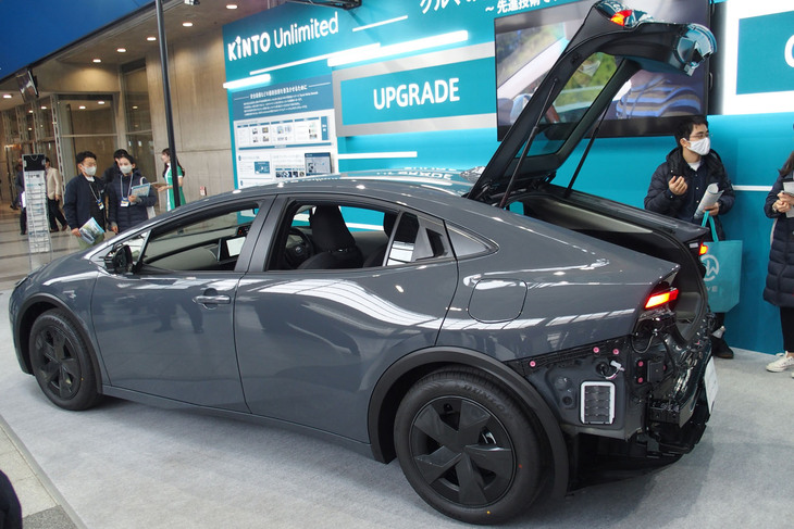 トヨタ・プリウスU（リアビュー）