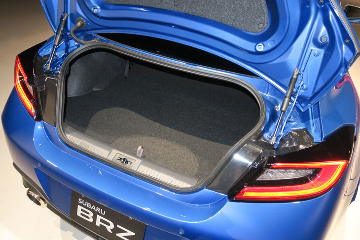 スバルBRZ（トランクルーム）