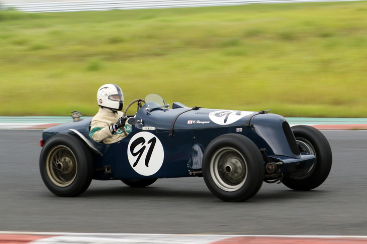 戦前車によるヴィンテージスポーツ走行より。1929年「ライレー・ナイン モノポスト」。