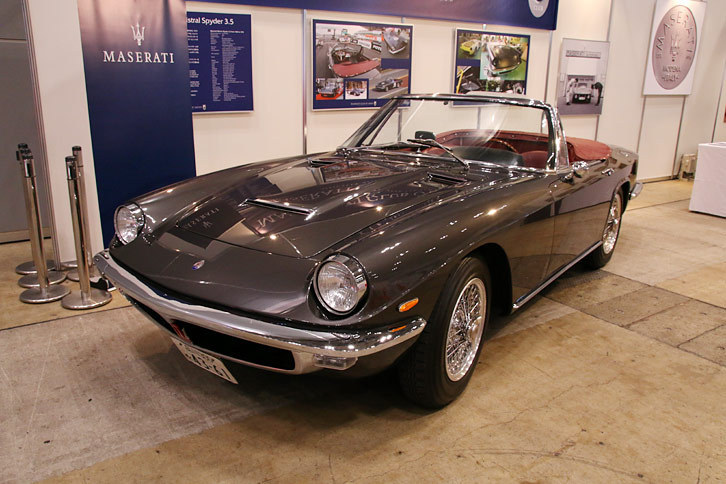 MASERATI CLUB JAPANのブースに展示された「マセラティ・ミストラル スパイダー 3.5」。