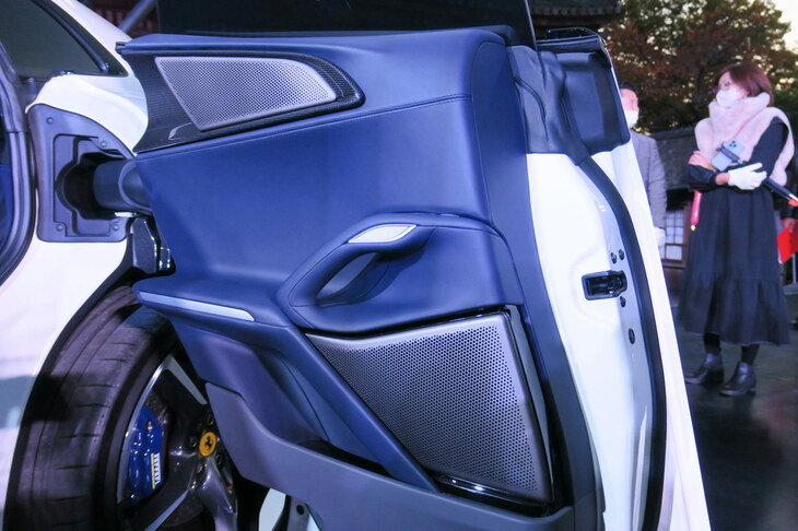 フェラーリ・プロサングエ（リアドアインナーパネル）