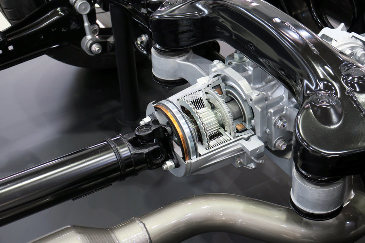 トヨタGRヤリスRZ“ハイパフォーマンス”（多板クラッチ式の電子制御カップリング）