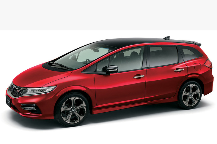 当初は2＋2＋2の3列シート車のみの設定だった「ホンダ・ジェイド」。3列目がとても狭いうえに、これを畳むと4人しか乗れなくなるのが難点だった。