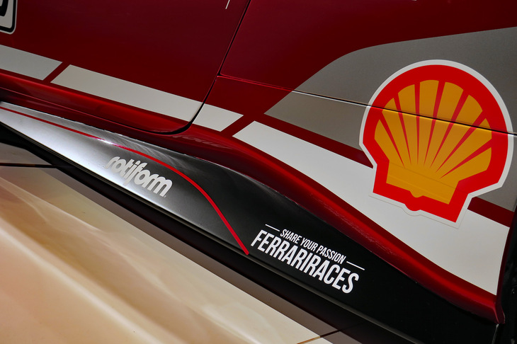 フェラーリ488チャレンジEVO（サイドシル）