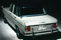 ファンの反響の大きさから、プリンスは“6気筒スカイライン”の継続販売を決定。1965年に登場した「スカイライン2000GT」がそれで、後にシングルキャブレター仕様の「スカイライン2000GT-A」（写真）も発売された。