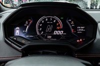 メーターには12.3インチのカラーディスプレイを用いている。走行モードによって表示デザインが切り替わる。