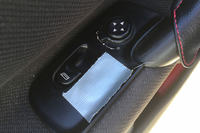 右側のパワーウィンドウは死亡中。