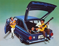 1967年「三菱コルト1000F 3ドア」。ボディーはもともとファストバックスタイルだったが、独立したトランクの代わりにテールゲートを設けた。