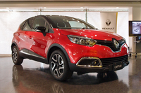 パリがイメージのルノー・キャプチャー限定発売