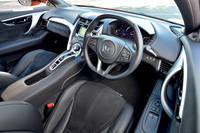 テスト車のインテリアカラーは「エボニー」。新色として「インディゴ」が設定されている。