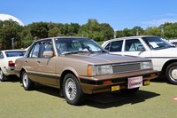 1985年「ダイハツ・シャルマン アルティアG」。高級グレードのアルティア専用のツートン塗装をはじめフルオリジナルで、メッシュのアルミホイールは純正オプションとのこと。