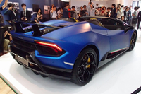 「ペルフォルマンテ スパイダー」のボディーサイズは、全長×全幅×全高＝4506×1924×2236mm。乾燥重量は1507kgとなっている。