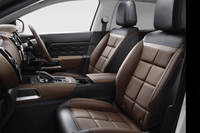 「C5エアクロスSUV」のフロントシート。