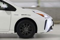 氷上で40km/hからフルブレーキングした際の制動距離は、従来品よりも8％短縮されている。