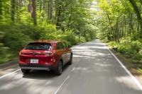 サスペンションはフロントがストラット式でリアがド・ディオン式。先代モデルからブッシュが改良されたほか、各所のフリクション低減が図られている。