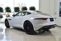 「F-TYPE HERITAGE V6 EDITION」は、日本市場におけるジャガー最後の3リッターV6エンジン搭載モデル。エンジンサウンドをより楽しめるよう、アクティブスポーツエキゾーストシステムが標準装備される。