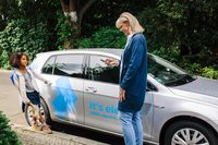 シェアリングなどの、新しいクルマの使い方、クルマとの付き合い方に関するサービスにも、積極的に取り組むフォルクスワーゲン。2019年6月にはBEVによるシェアリングサービス「We Share」がスタートし、ベルリンに1500台の「e-ゴルフ」が配備された。