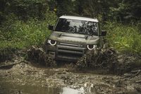 これはブランド化するクロカンへのアンチテーゼだ！ 新型「ディフェンダー」を見たwebCG編集部員のひとり言の画像