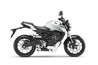 ホンダ、小型二輪免許で運転できる「CB125R」を発売の画像