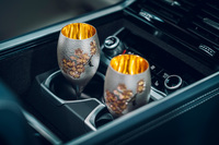 「BMW 7シリーズ」に日本の伝統工芸を用いた限定車「ピュアメタルエディション」が登場の画像