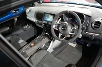 大型リアスポイラーを装備した「アルピーヌA110 Sアセンション」限定発売【東京オートサロン2022】の画像