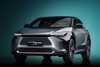 トヨタが新たなコンセプトEV「bZ4X」を初公開　スバルとの共同開発による電動SUV【上海ショー2021】