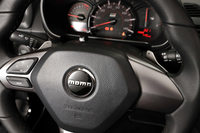 ステアリングホイールには、オーディオのコントローラー以外にスイッチ類は配されていない。CVT車にはシフトパドルが標準装備される。