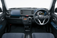 マツダが「キャロル」を一部商品改良　バンパー形状変更でより柔らかいフォルムにの画像