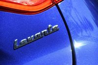 「レヴァンテ（Levante）」とはイタリア語で地中海に吹く東風の意。「ギブリ」「シャマル」「カムシン」と、マセラティには、風に由来する車名を冠したモデルが数多く存在する。