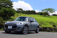 2014年10月にMINIファミリーに追加された「5ドア」。今回のディーゼルモデルの設定により、全5種類のグレード構成となった。