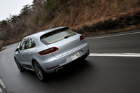 「マカン ターボ」は最高速が266km/h、0-100km/hが4.6秒（「スポーツクロノ・パッケージ」装着車）という動力性能を実現している。
    