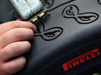 ピレリの特製タイヤ。