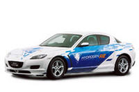 こちらは「RX-8ハイドロジェンRE」。2004年にナンバーを取得し、2006年から国内リース販売が始まった。