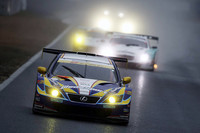 GT300クラス優勝のNo.19 ウェッズスポーツIS350(織戸学/片岡龍也組）。注目のトヨタ・カローラアクシオは5位に入った。