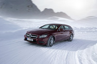 【スペック】CLS550 4MATICブルーエフィシェンシー シューティングブレーク：全長×全幅×全高＝4956×1881×1412mm／ホイールベース＝2874mm／車重（欧州参考値）＝2005kg／駆動方式＝4WD／4.7リッターV8DOHC32バルブ（408ps/5000-5750rpm、61.2kgm/1600-4750rpm）（欧州仕様車）