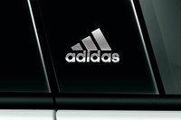 「VWゴルフGTI」が「アディダス」とコラボの画像