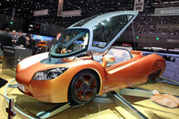 スイスのRinspeed社が出展した「iChange」。