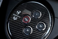 トランスミッションは2ペダルの5段セミAT「アバルト コンペティツィオーネ」。