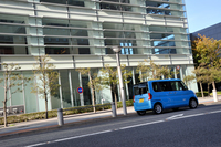 日本の道路事情にマッチしたボディーサイズと取りまわしのよさは、軽乗用車ならではの強み。「タント」の最小回転半径は4.4m。これは平均的なBセグメントのコンパクトカーよりさらに小さいものだ。
    