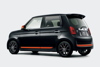 リアビュー。画像は、アクセントカラーがオレンジのもの。