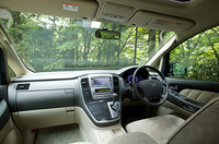 トヨタ・アルファードハイブリッド 8人乗り 4WD（CVT）【ブリーフテスト】の画像