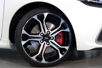 ルーテシアR.S.に運動性能を高めた上級モデルの画像