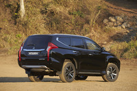 「パジェロスポーツ」は、1996年に「チャレンジャー」という名称で日本でデビュー。日本でカタログ落ちしてからも、タイやロシアなどで販売が続けられた。現行モデルは2015年8月にタイで発表された3代目。