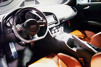 アウディ初の市販ミドシップスポーツ「R8」発表の画像