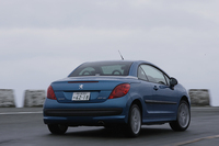 プジョー207CC レザー（FF/4AT）／207CC GT（FF/5MT）【試乗速報】の画像