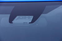 「Toyota Safety C」ではレーザーレーダーと単眼カメラを併用した検知センサーが用いられる。