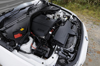 新型「1シリーズ」の心臓は、すべて1.6リッター直4ターボ。チューニング別に、136ps、22.4kgmを発生する「116i」シリーズ用と、170ps、25.5kgmの「120i」シリーズ用、2タイプをラインナップする。