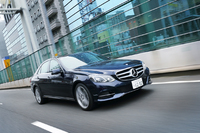 ボディーカラーは全12色用意される。試乗車のは「カバンサイトブルー（cavansite blue）」。