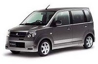 
	TOP写真は「eKワゴン M」（2WD）、下が特別仕様車の「サウンドビートエディション」
	 